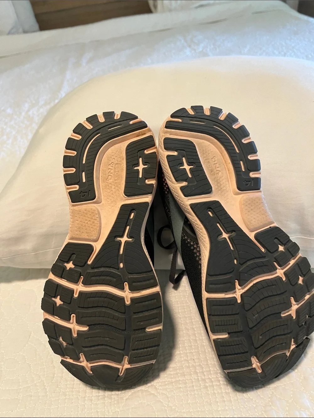 Brooks Ghost Ladies Walking Sneakers Size 7